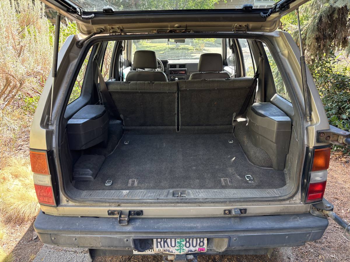 Nissan-pathfinder-1990-brown-8