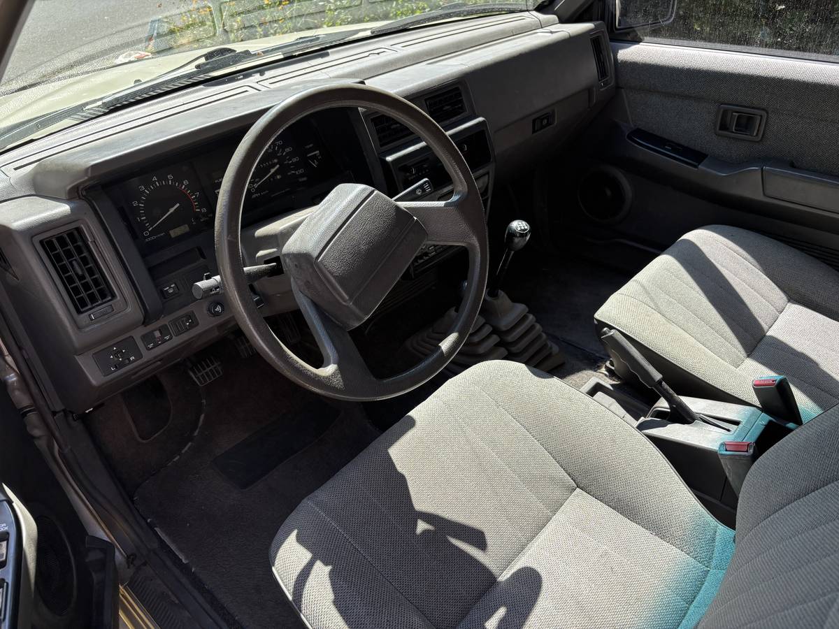 Nissan-pathfinder-1990-brown-9