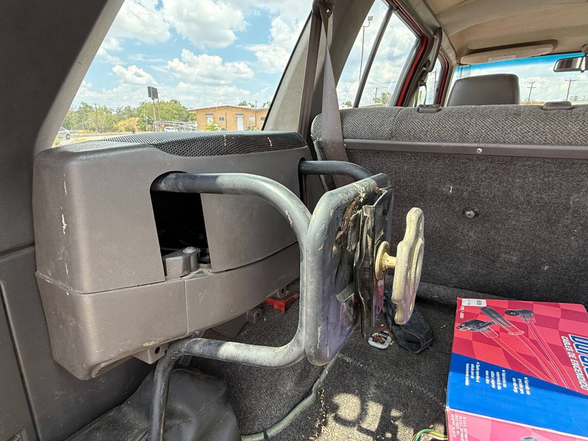 Nissan-pathfinder-1992-32
