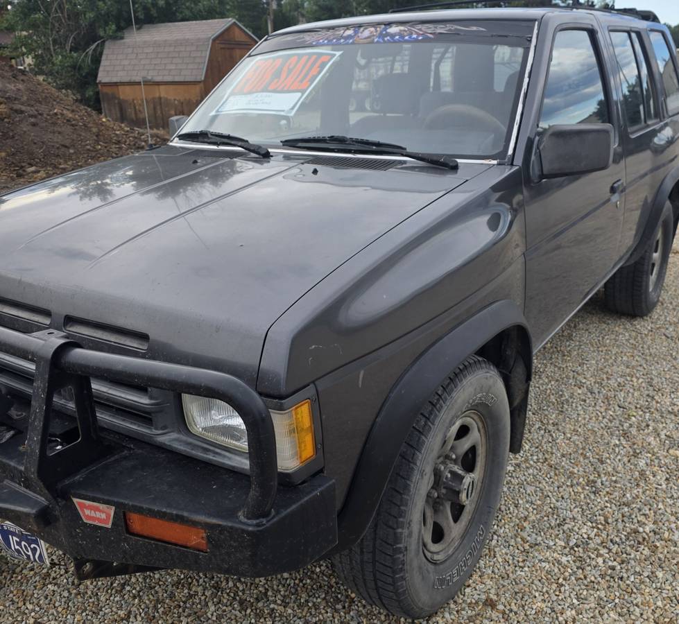 Nissan-pathfinder-1993-grey-1