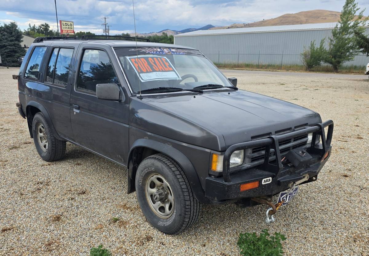 Nissan-pathfinder-1993-grey