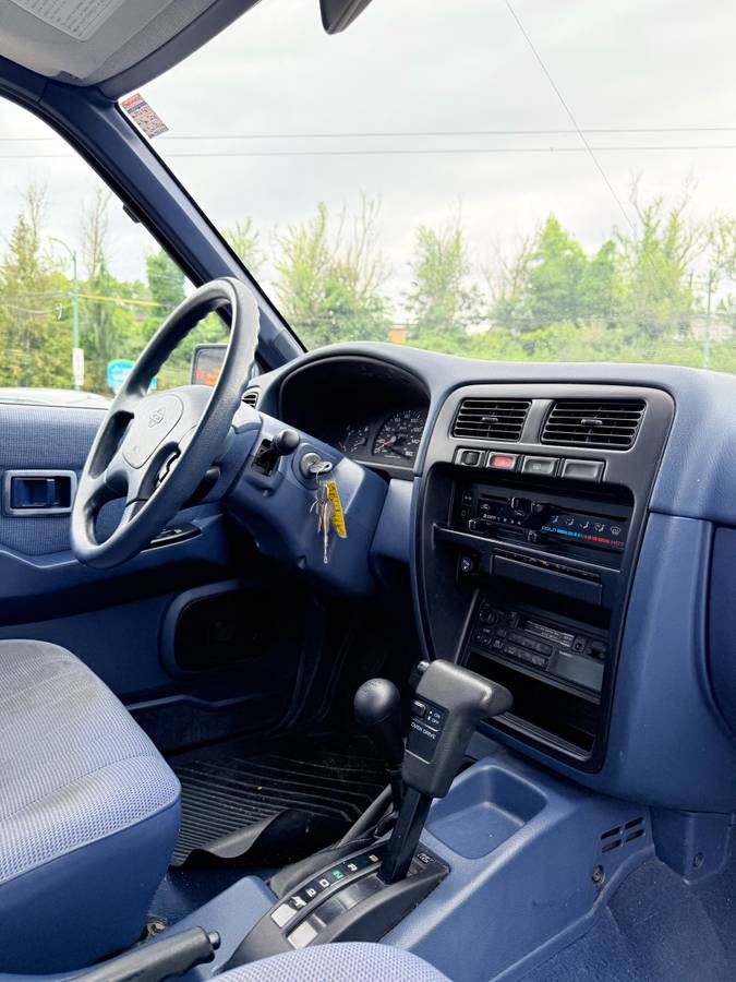 Nissan-pathfinder-4x4-1995-blue-2