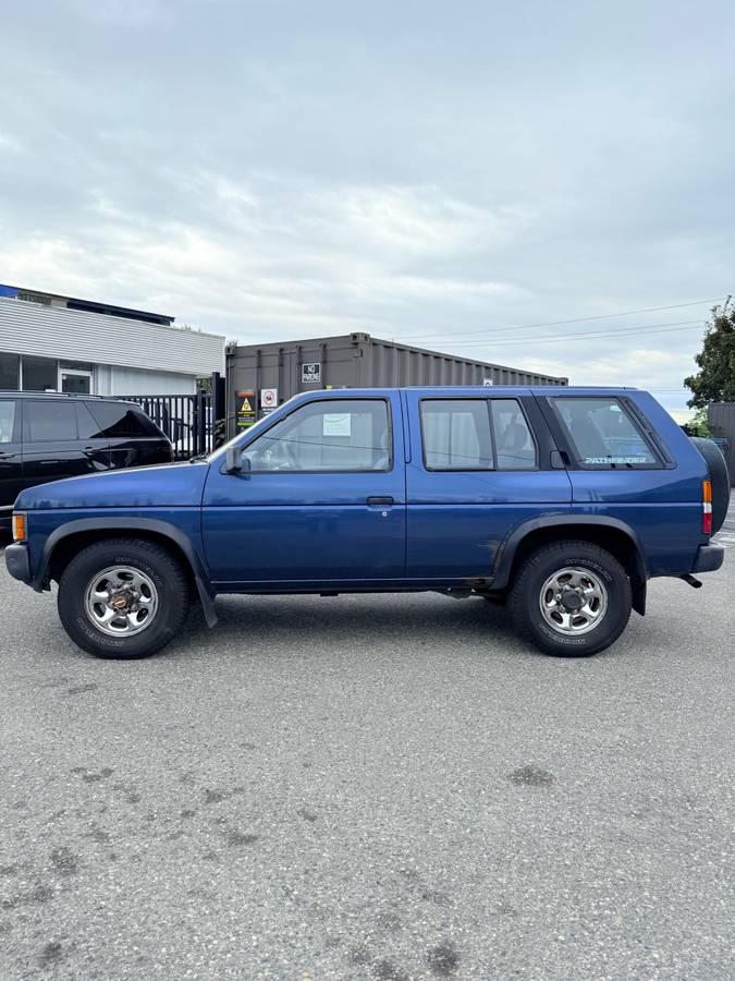 Nissan-pathfinder-4x4-1995-blue-9