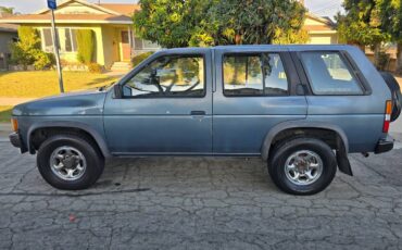 Nissan-pathfinder-xe-1992-1