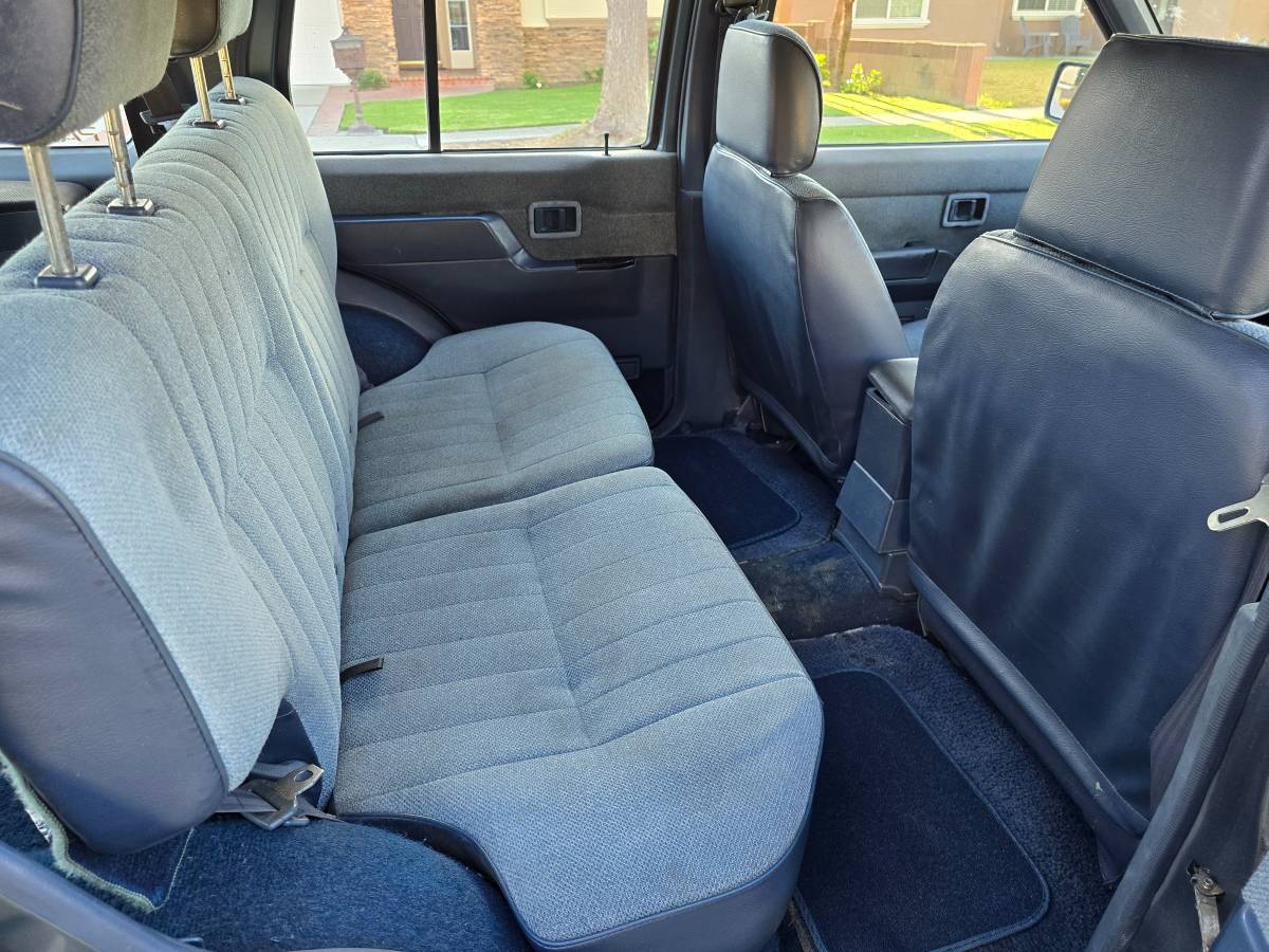 Nissan-pathfinder-xe-1992-11