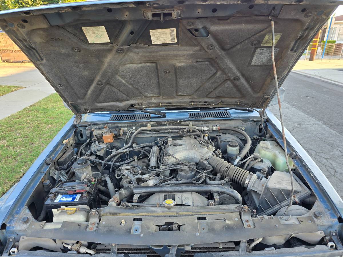 Nissan-pathfinder-xe-1992-12