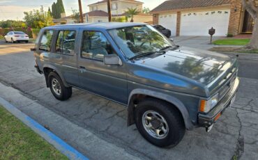Nissan-pathfinder-xe-1992-3