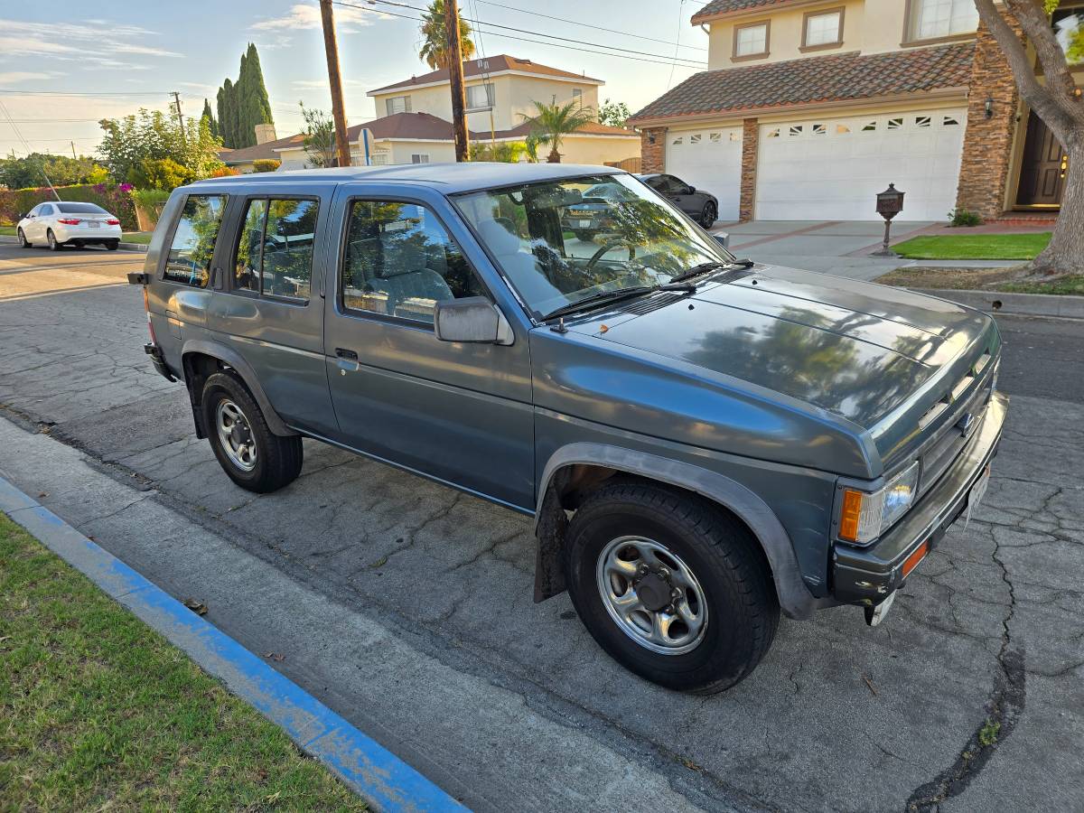 Nissan-pathfinder-xe-1992-3