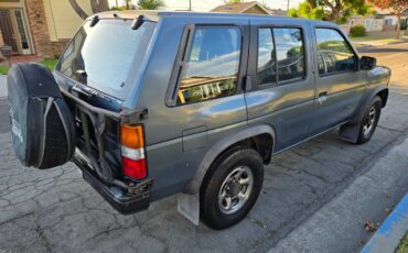 Nissan-pathfinder-xe-1992-5