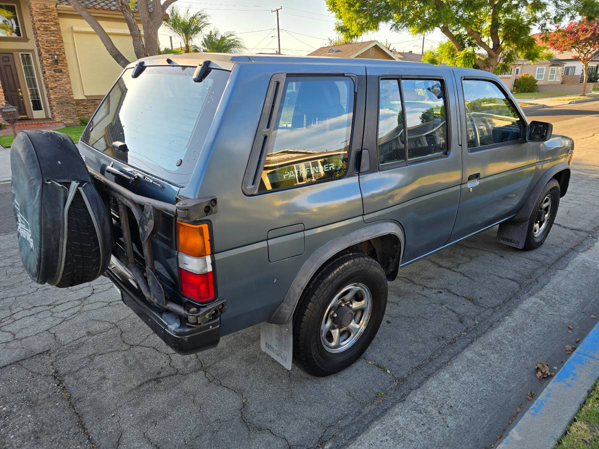 Nissan-pathfinder-xe-1992-5