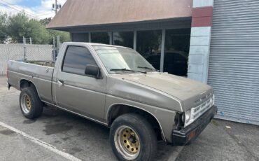 Nissan-pick-up-truck-1987-grey