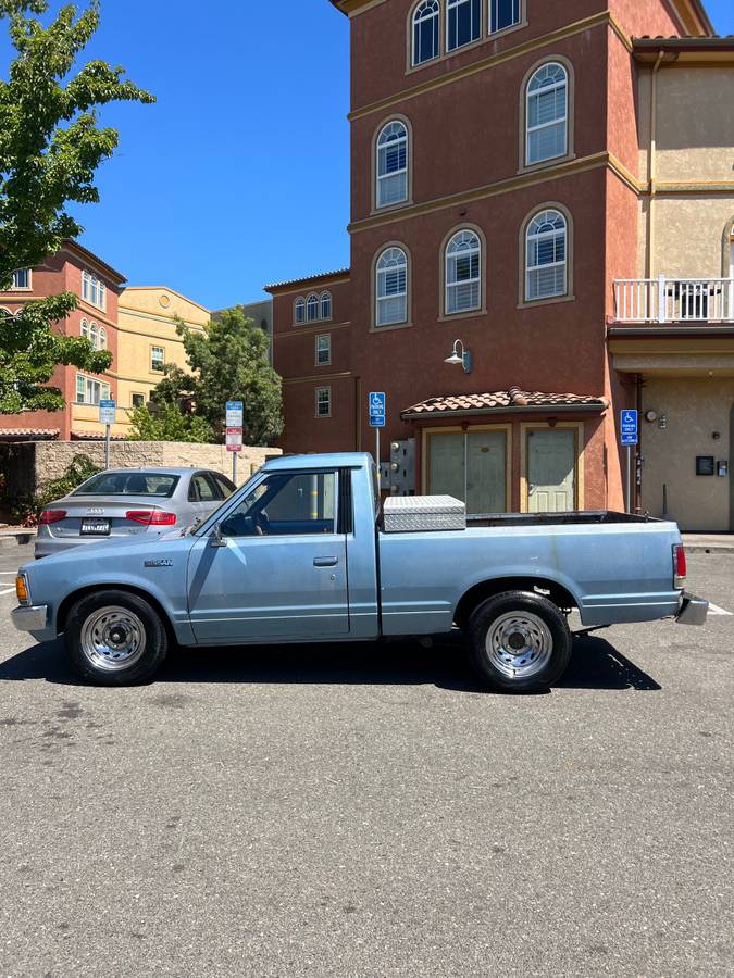 Nissan-pickup-1986-blue-1