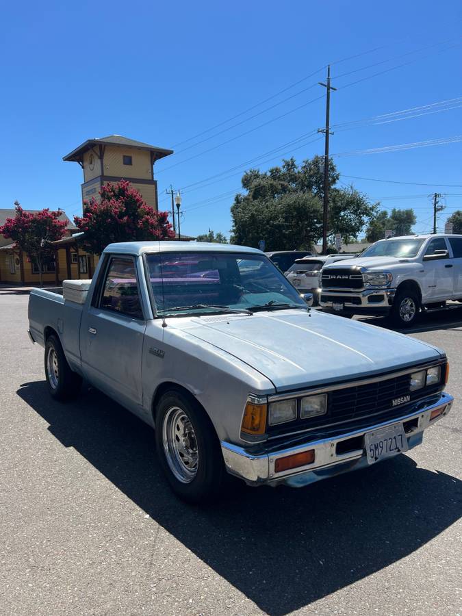 Nissan-pickup-1986-blue-2