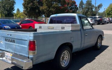 Nissan-pickup-1986-blue-3