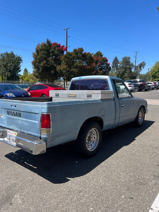 Nissan-pickup-1986-blue-3