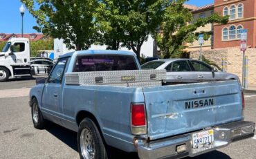 Nissan-pickup-1986-blue-7