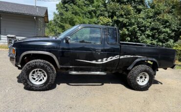 Nissan-pickup-1989-black-1