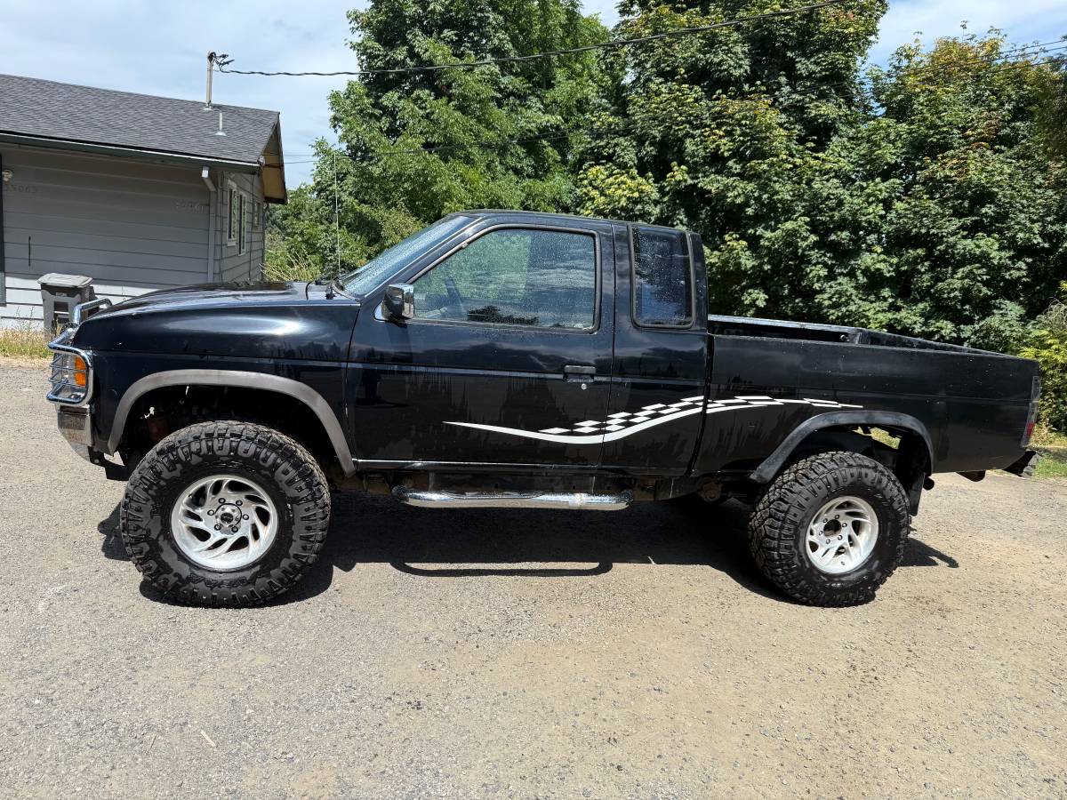 Nissan-pickup-1989-black-1