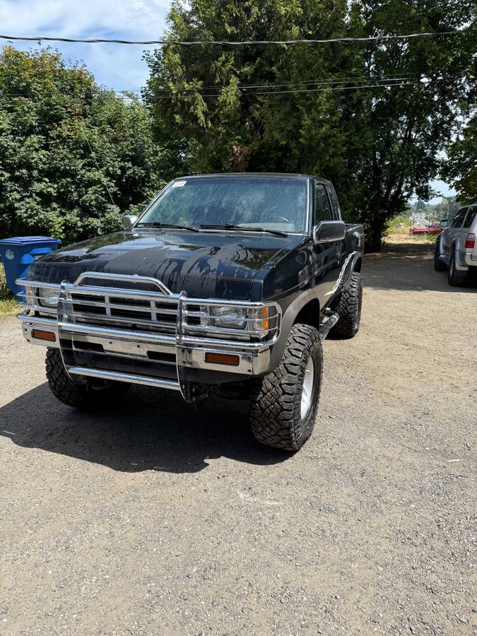 Nissan-pickup-1989-black