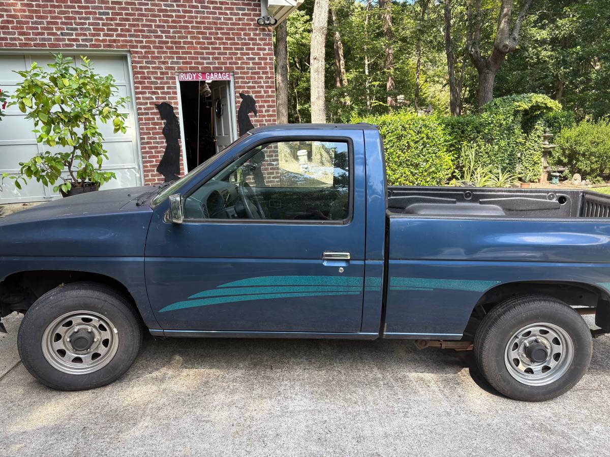 Nissan-pickup-1994-1