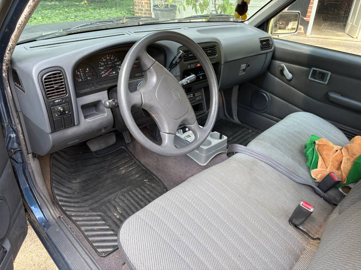 Nissan-pickup-1994-3