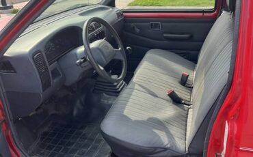 Nissan-pickup-1994-red-2