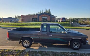 Nissan-pickup-1995-grey-1