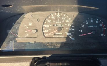 Nissan-pickup-1995-grey-5