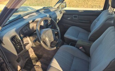 Nissan-pickup-1995-grey-6
