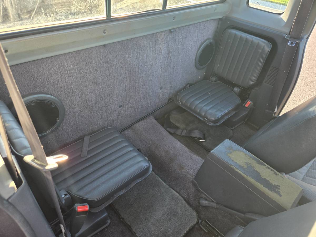 Nissan-pickup-1995-grey-8