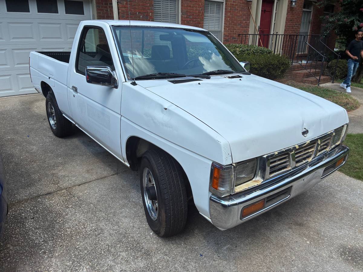 Nissan-pickup-1995-white-4