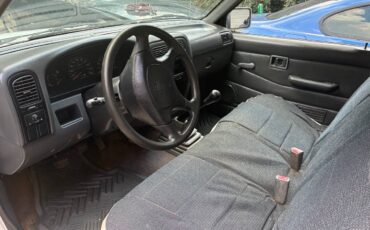 Nissan-pickup-1995-white-5