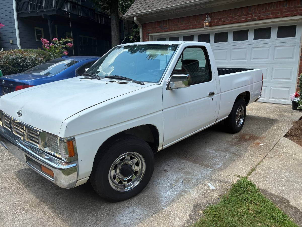 Nissan-pickup-1995-white