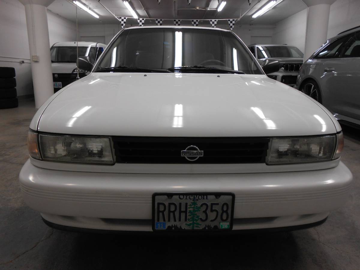 Nissan-sentra-xe-coupe-1991-white-1