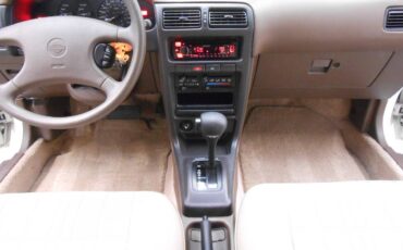 Nissan-sentra-xe-coupe-1991-white-10