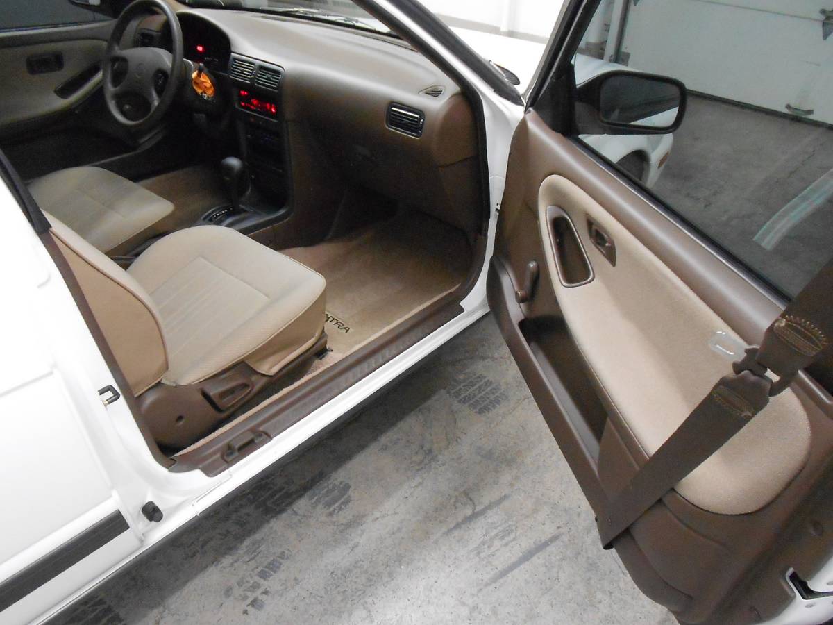 Nissan-sentra-xe-coupe-1991-white-12
