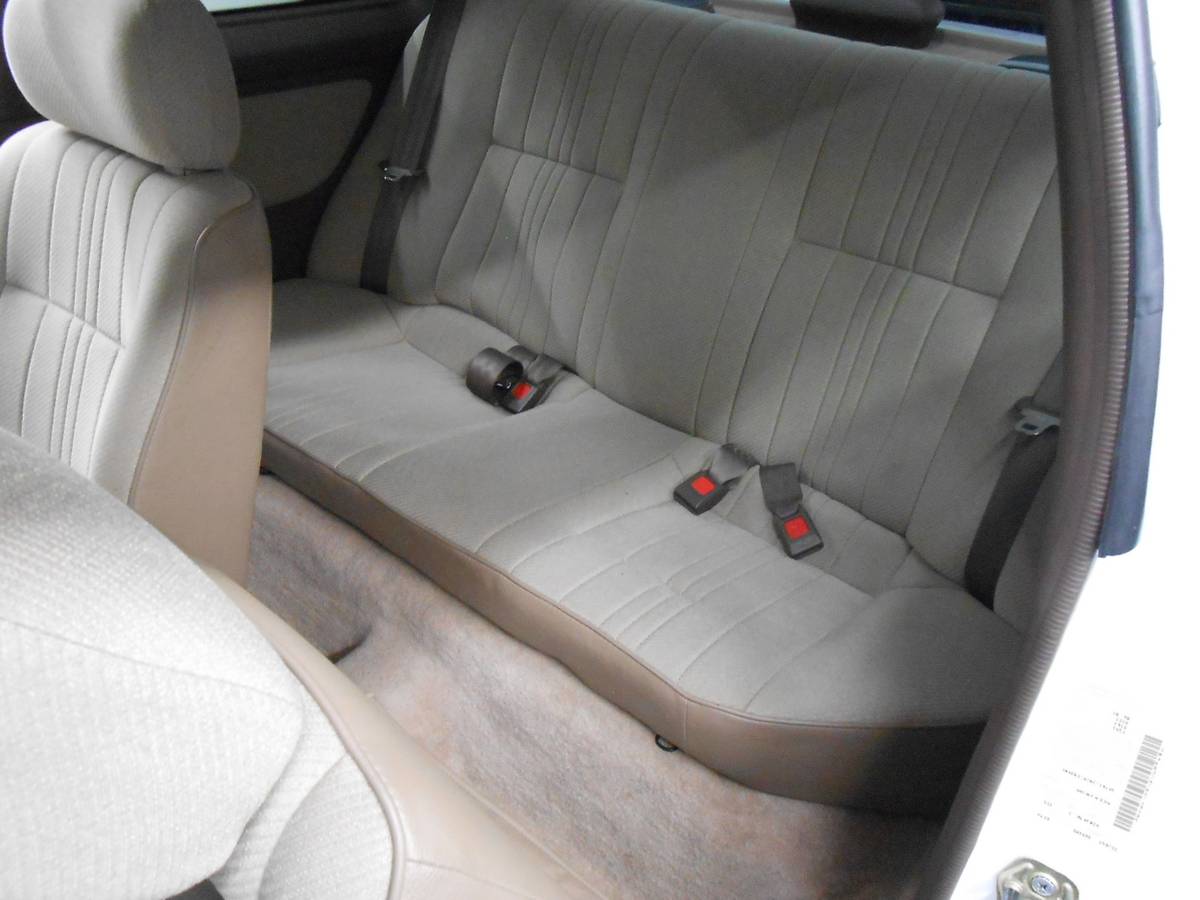 Nissan-sentra-xe-coupe-1991-white-13