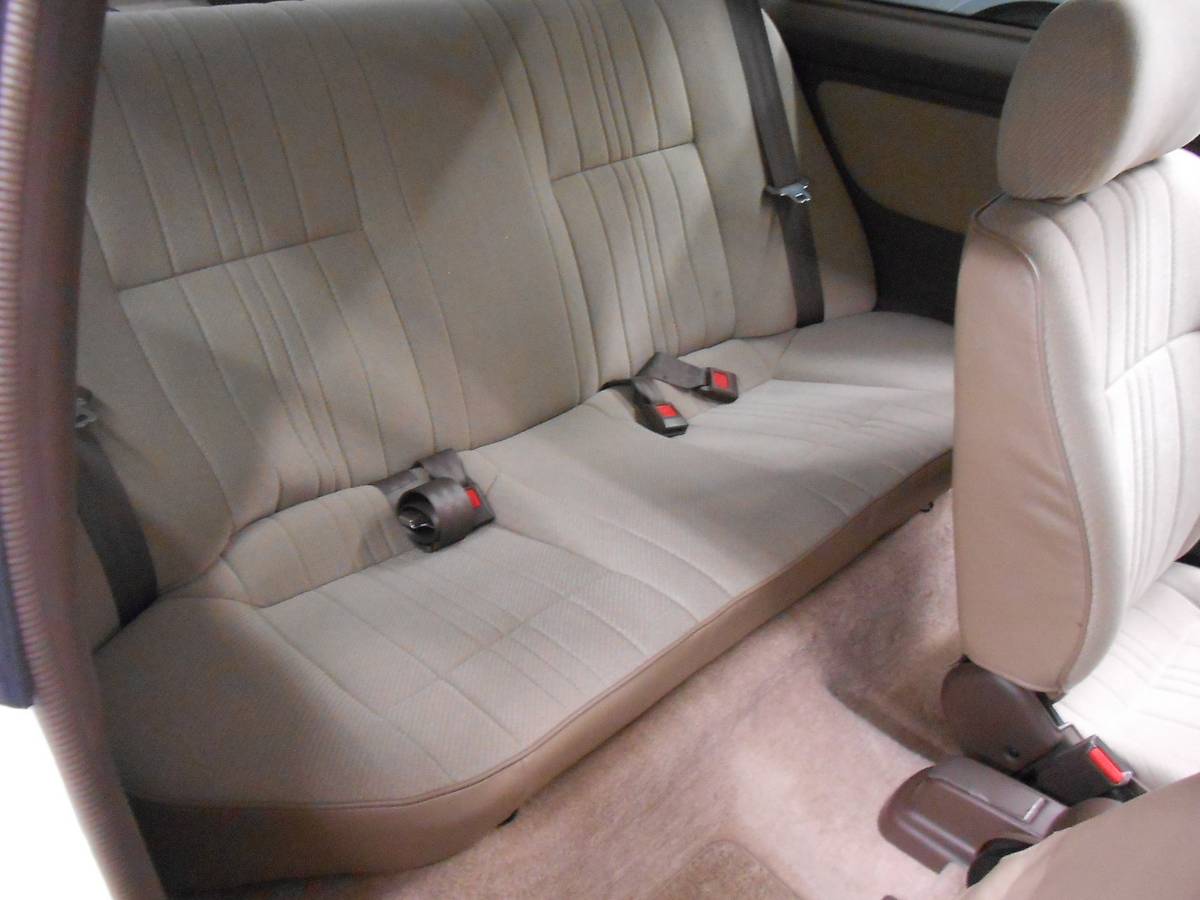 Nissan-sentra-xe-coupe-1991-white-14
