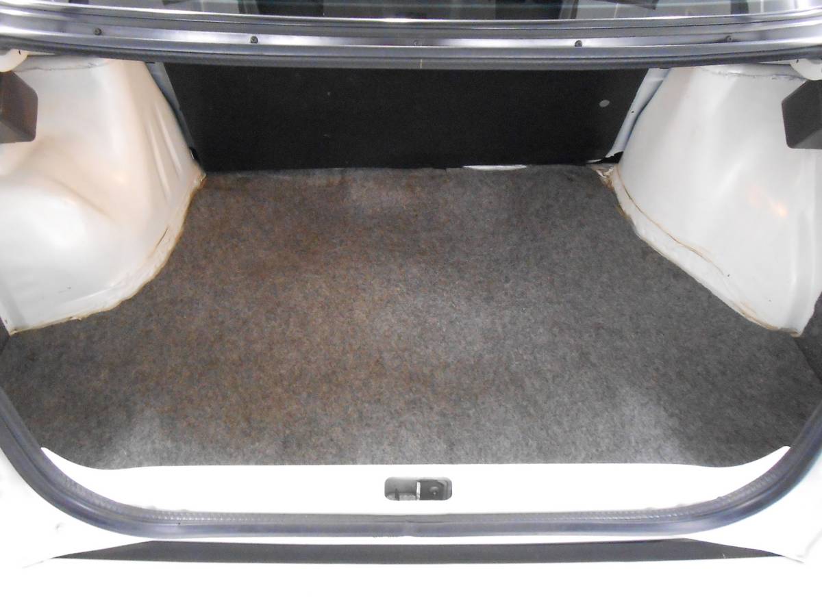 Nissan-sentra-xe-coupe-1991-white-2