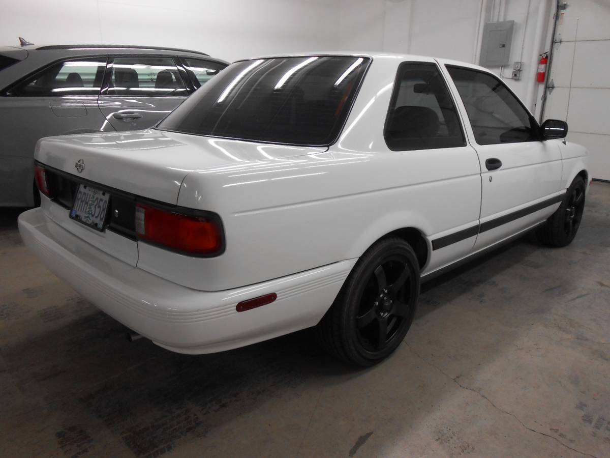 Nissan-sentra-xe-coupe-1991-white-4