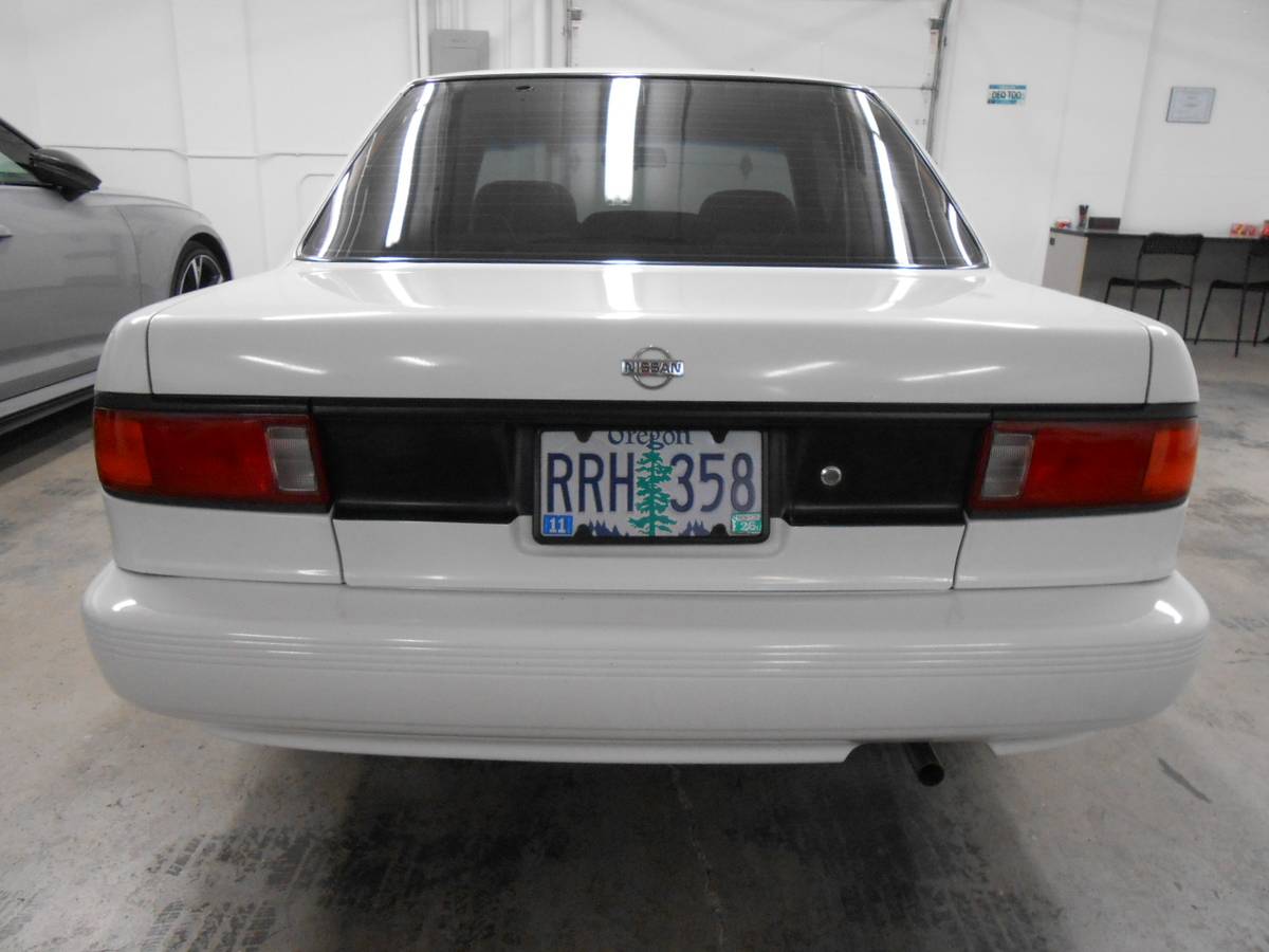 Nissan-sentra-xe-coupe-1991-white-5