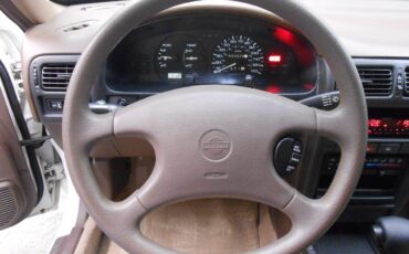 Nissan-sentra-xe-coupe-1991-white-9