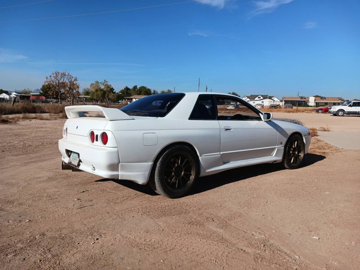 Nissan-skyline-1990