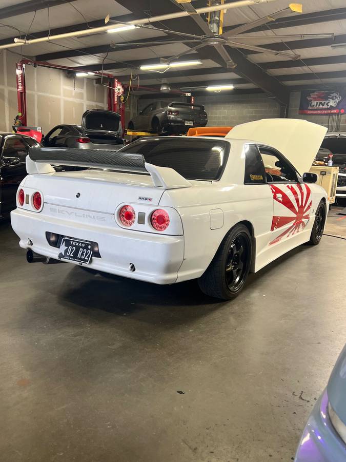 Nissan-skyline-1992-white-6