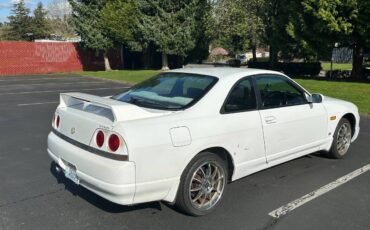 Nissan-skyline-1995-white-2