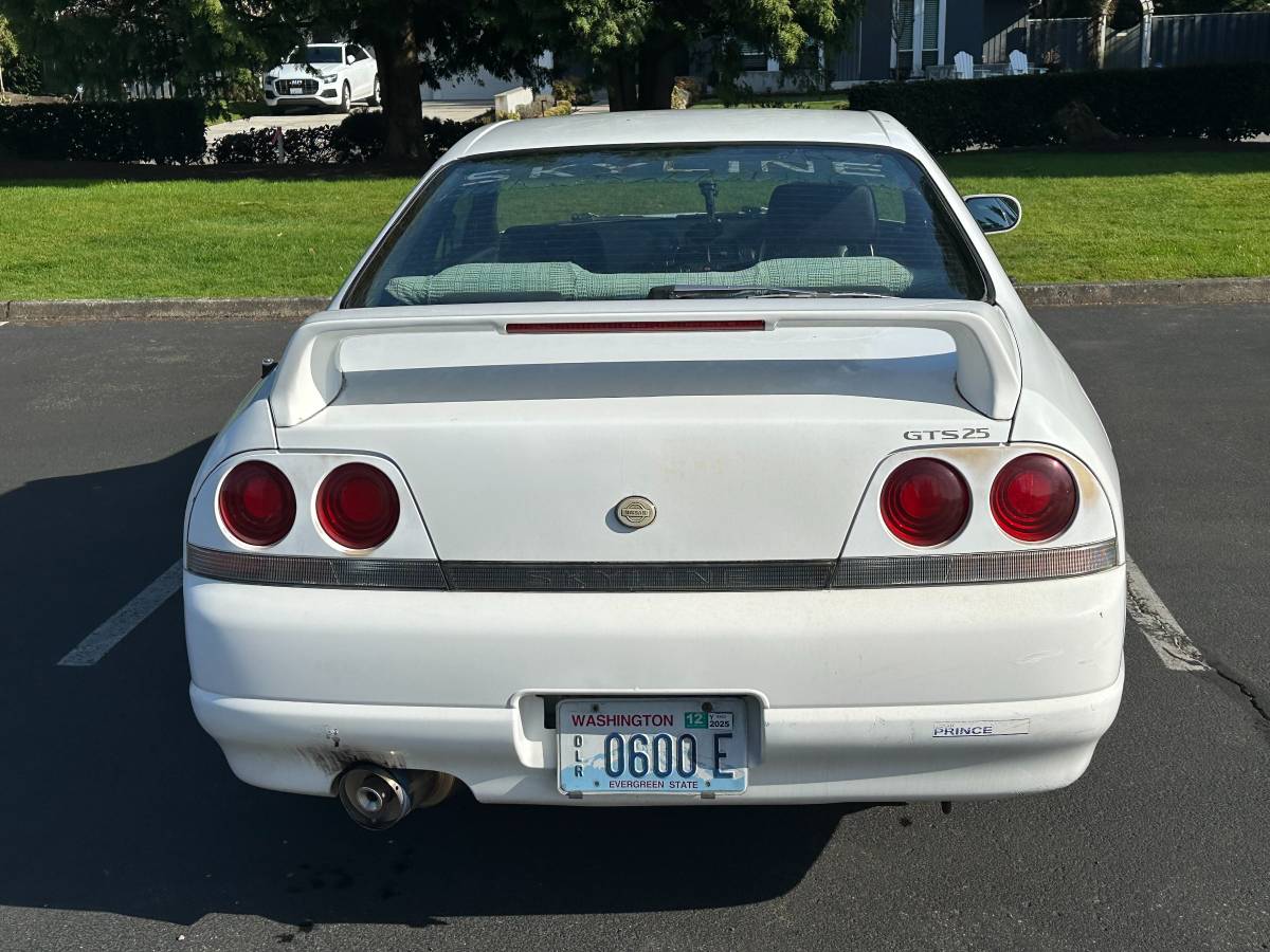 Nissan-skyline-1995-white-3
