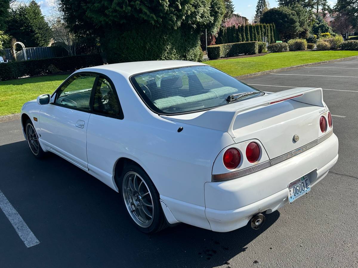 Nissan-skyline-1995-white-4