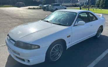 Nissan-skyline-1995-white-6
