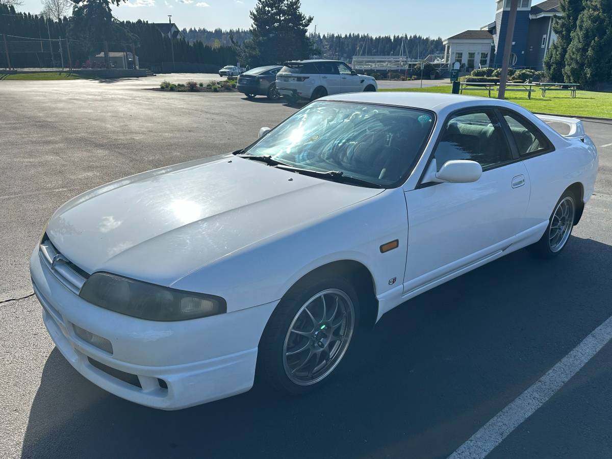 Nissan-skyline-1995-white-6