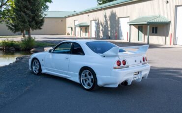 Nissan-skyline-gtr-1995-1